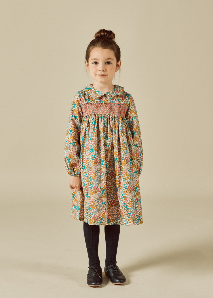 Sweet May Round-collared Embroidery Dress [안감포함]